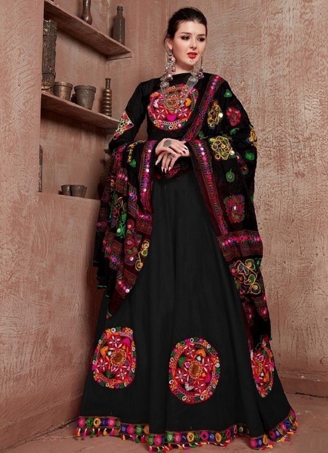 Chaniya Cholis
